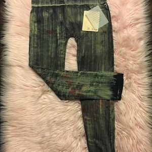 M. Rena’s High waisted Crop Printed Leggings